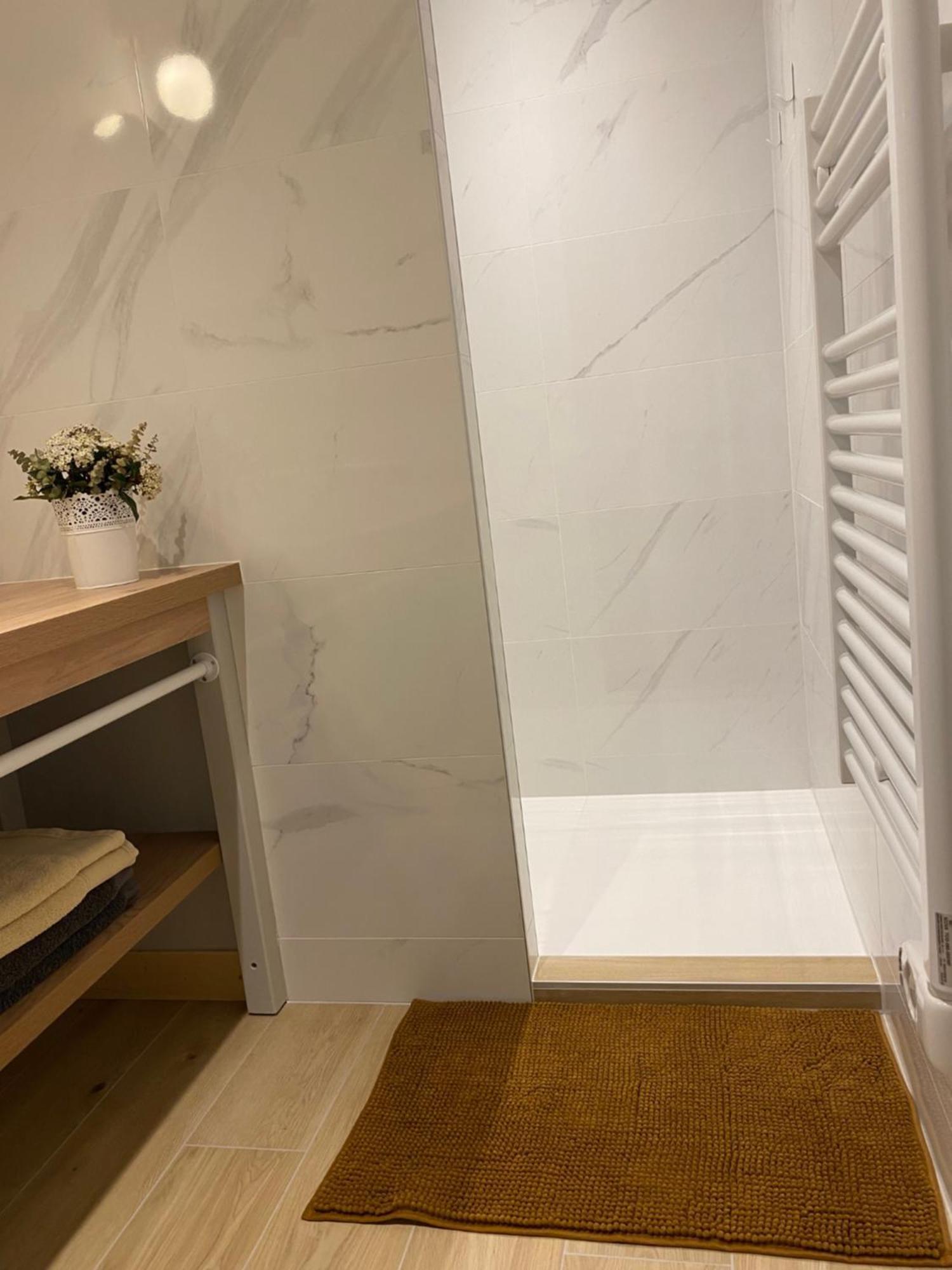 Maison M, Chambre Privee Acces Jardin Piscine Et Jacuzzi Pres De La Rochelle Ла-Рошель Номер фото